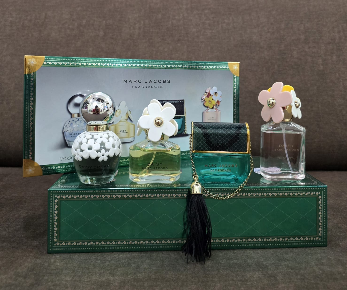 Marc Jacobs Daisy Deluxe Mini Perfume Set – 4 x 30ml (Daisy Collection)